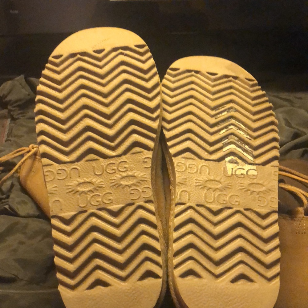 Uggs - Picture 4 of 4